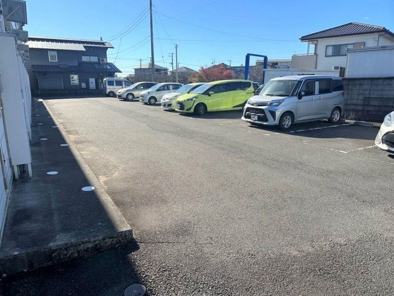 レオパレスプレミール 駐車場