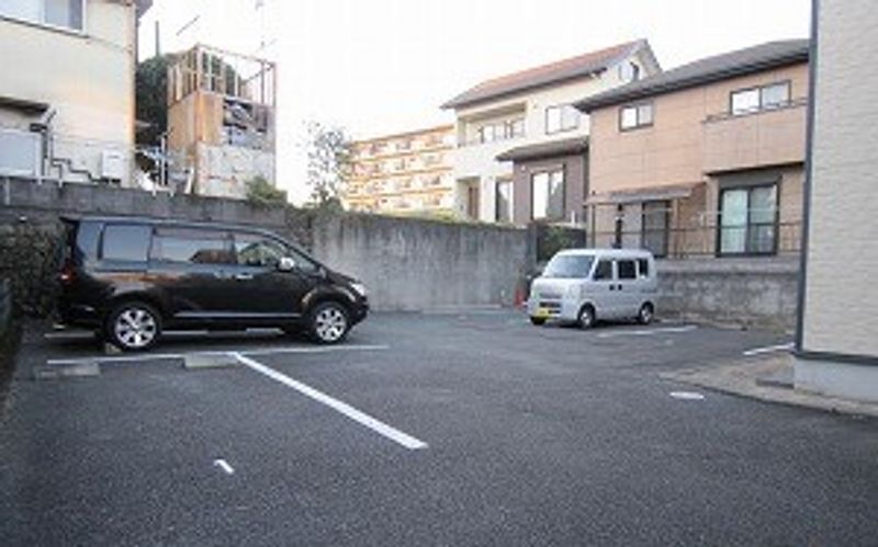 レオパレス緑 駐車場