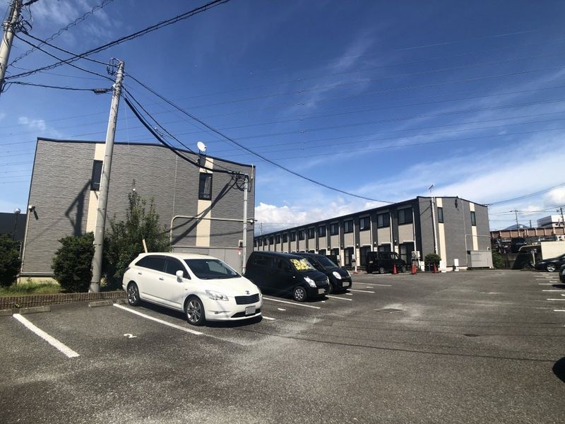 レオパレスピューピル 駐車場