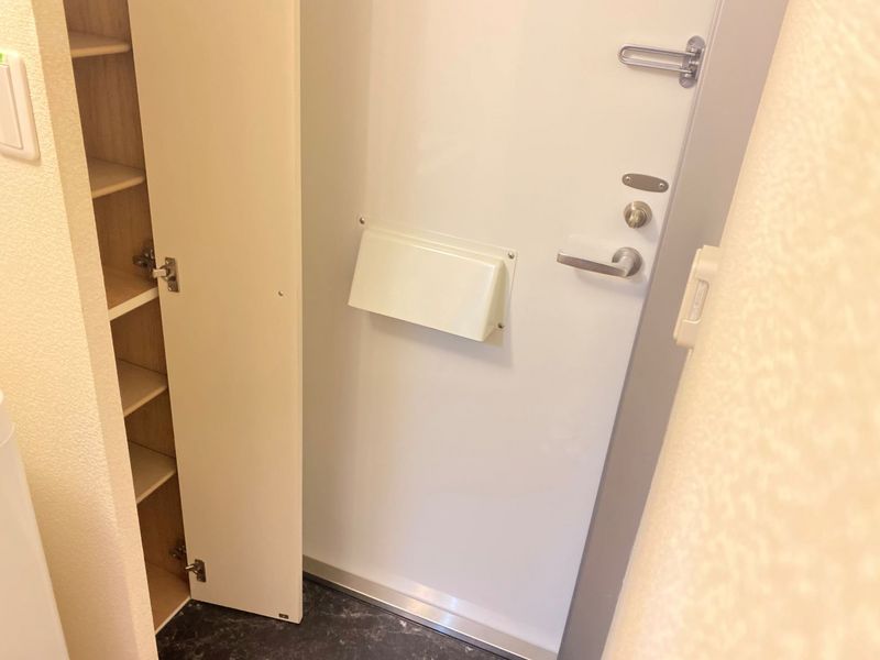 leopalace AKAYAMA Entrance