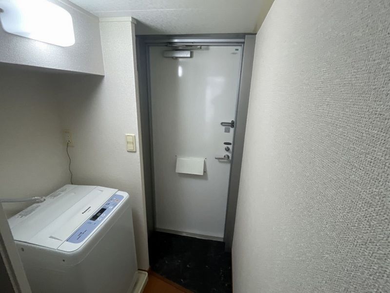 レオパレスグランデームケイ 玄関