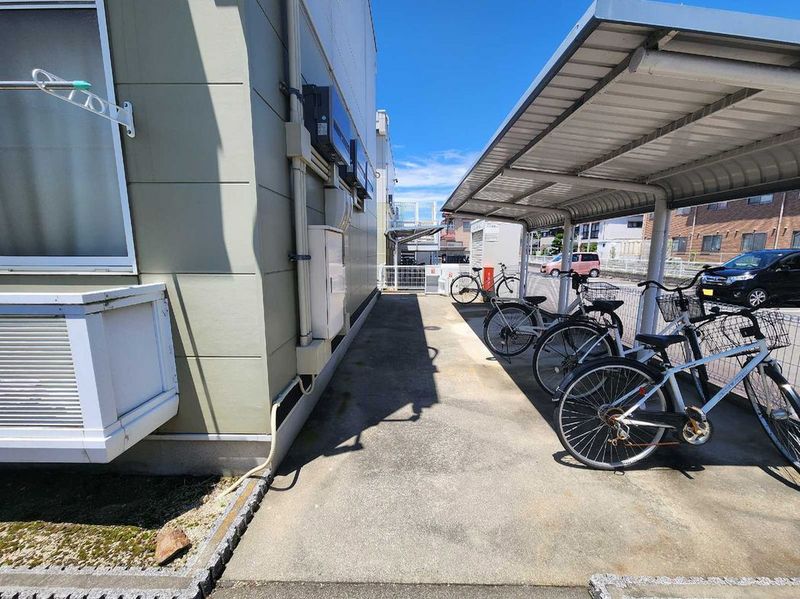 レオパレスユアーズⅢ エントランス