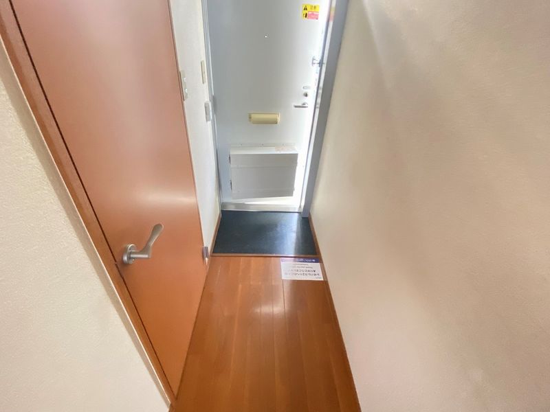 レオパレスリソナ 玄関