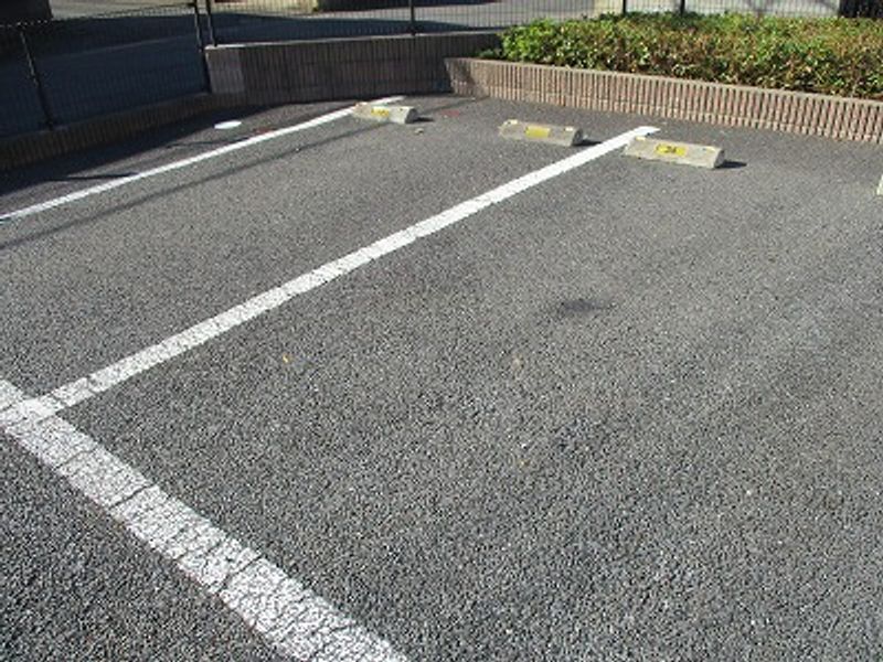 レオパレスエスピナカⅢ 駐車場
