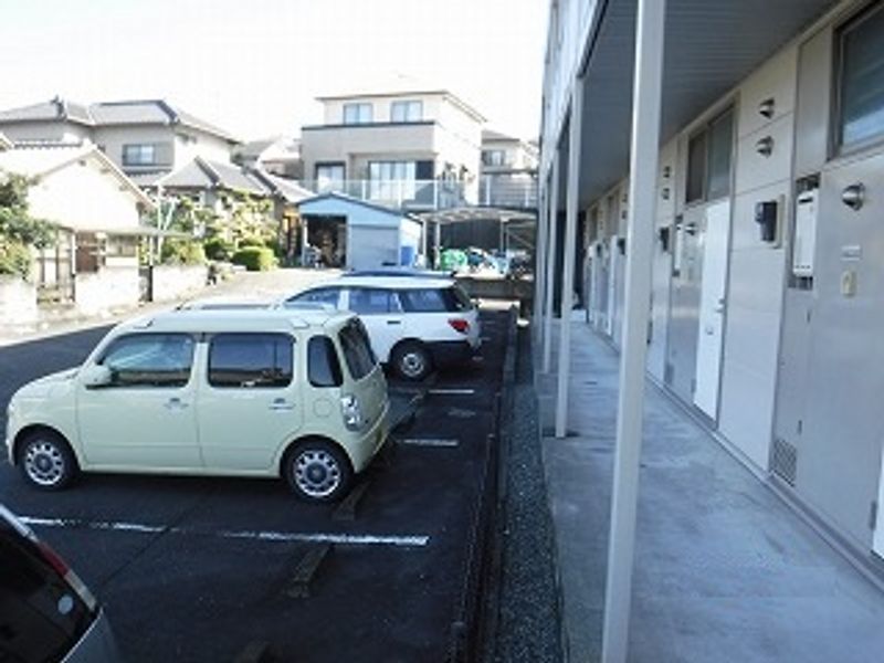 レオパレス曙 駐車場