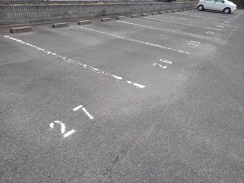 レオパレスドリーム 駐車場