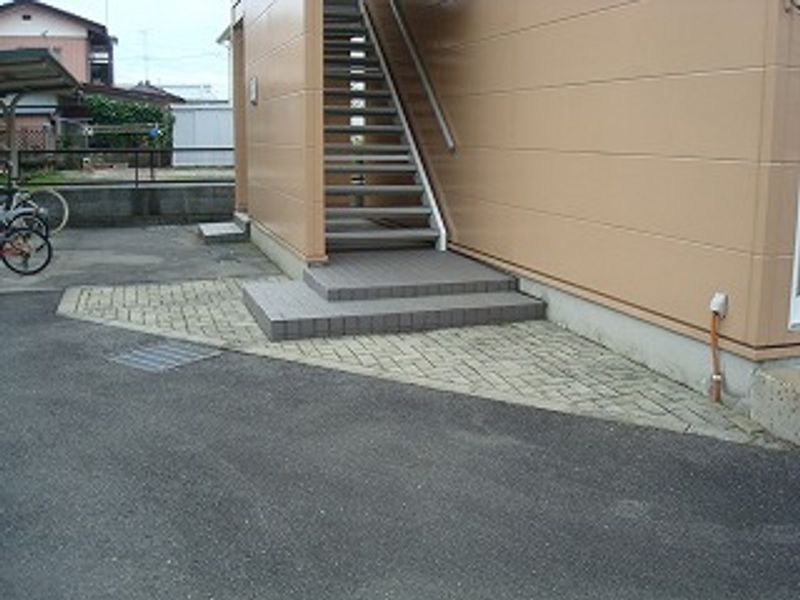 レオパレスグリーンパル エントランス