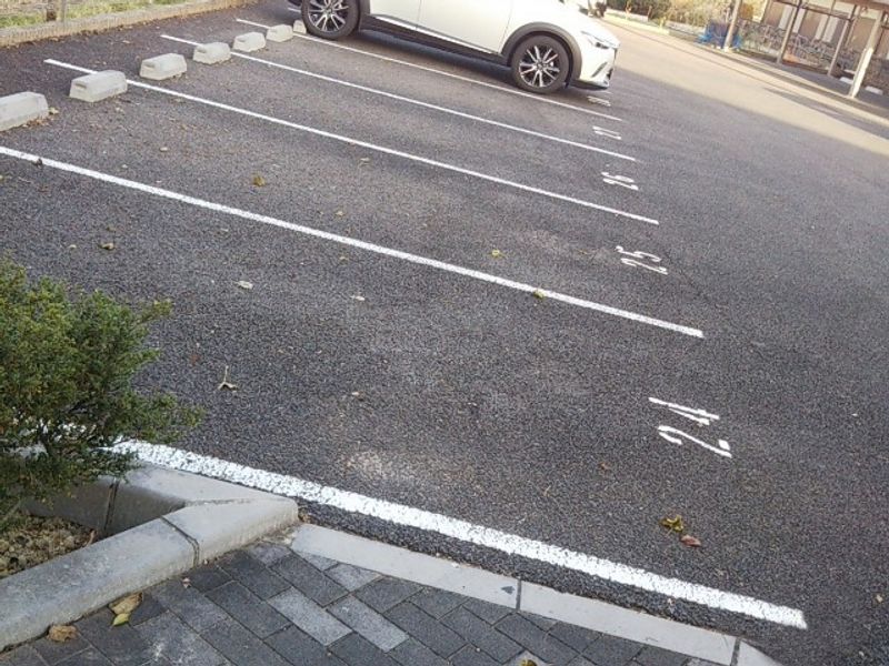 レオパレス穴田 駐車場