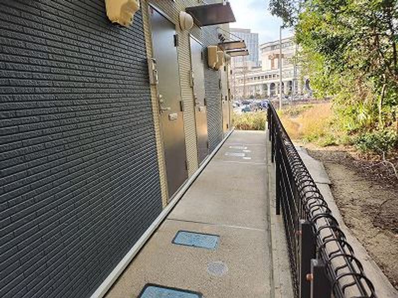 レオネクスト学園前ヒルズ 玄関