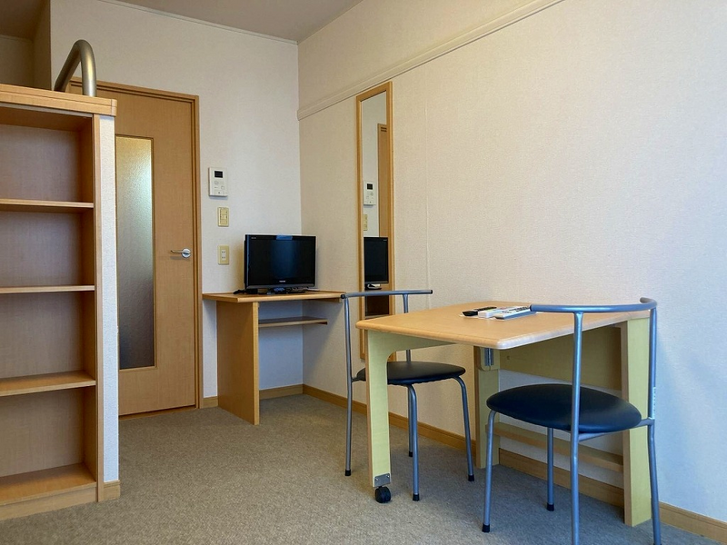 レオパレス早瀬 居間