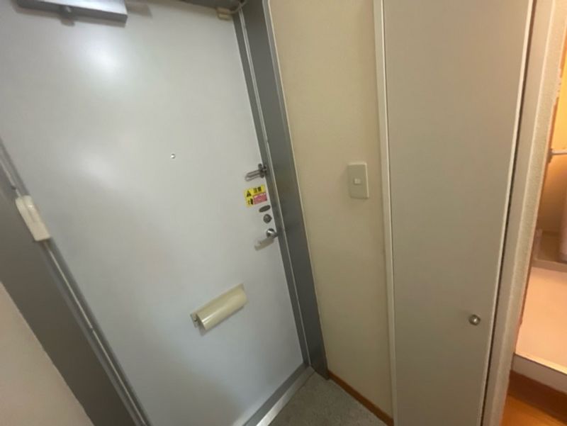 レオパレスサンライズ 玄関
