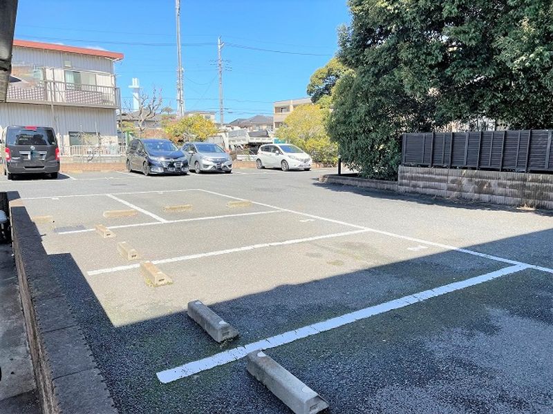 レオパレスミュートス　テセラ 駐車場