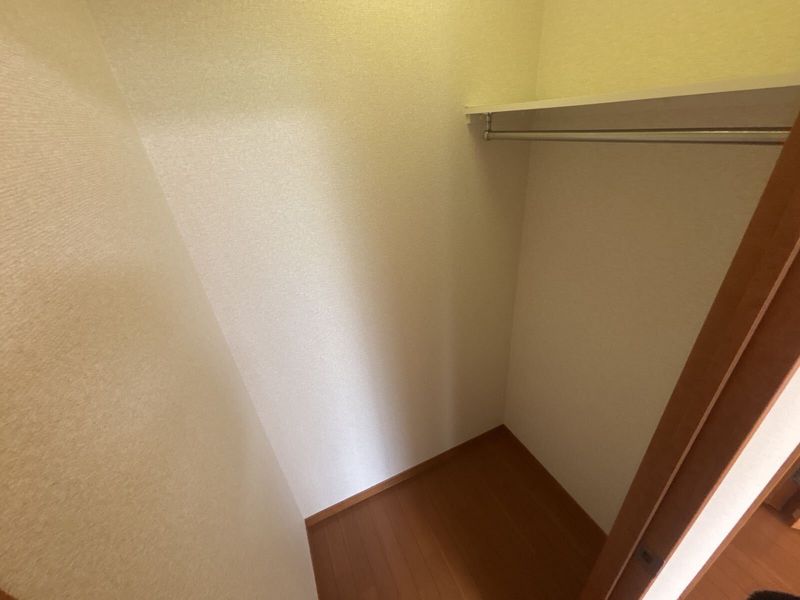 レオパレスパレヴィアーノ 収納