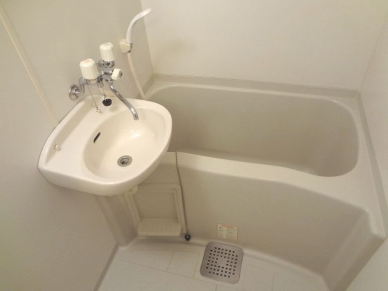 レオパレス赤い長ぐつ 風呂