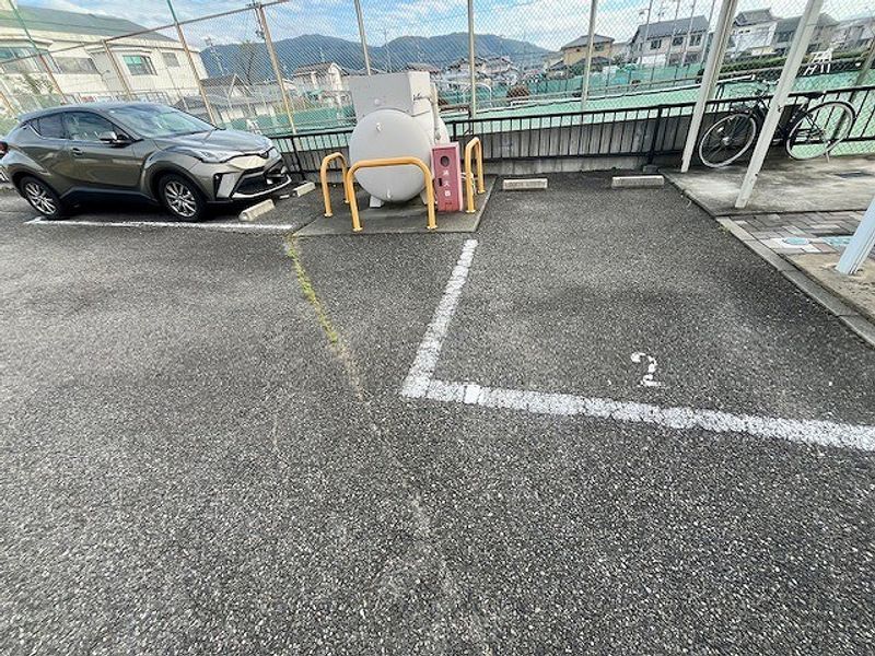 レオパレスかりがね 駐車場