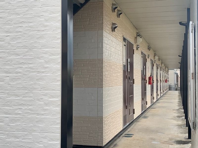 レオパレスフェニックス 玄関