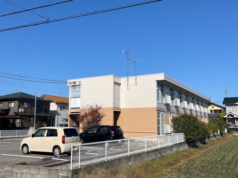 レオパレス白山 外観
