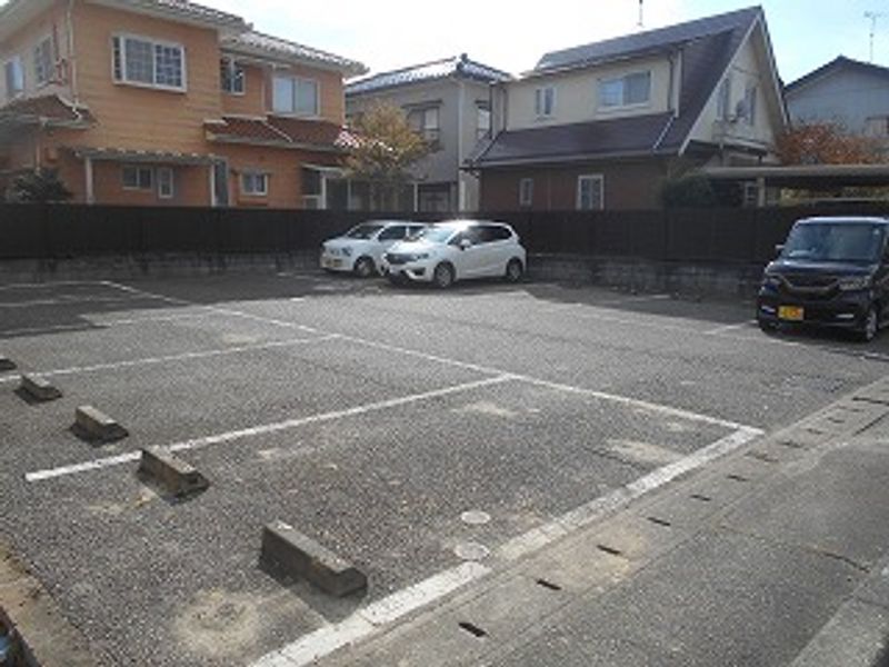 レオパレス西古津 駐車場