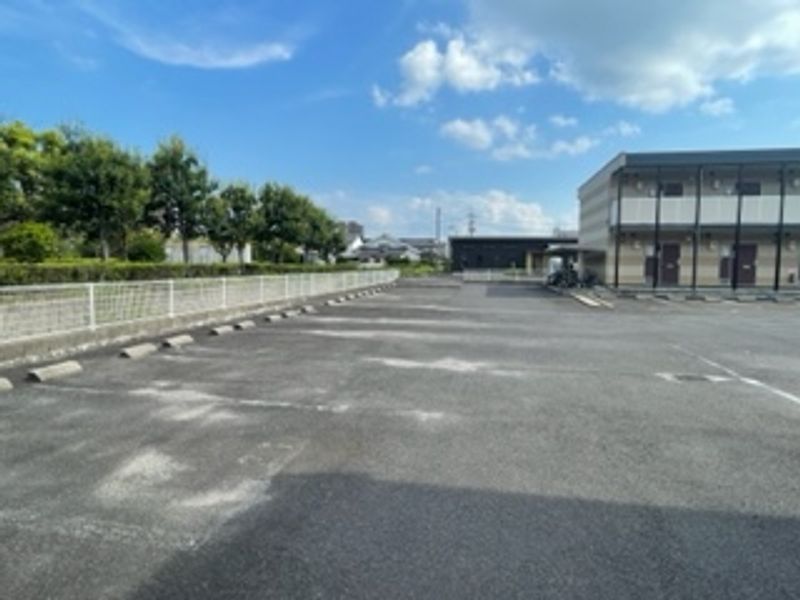 レオパレスメゾンレーブ 駐車場