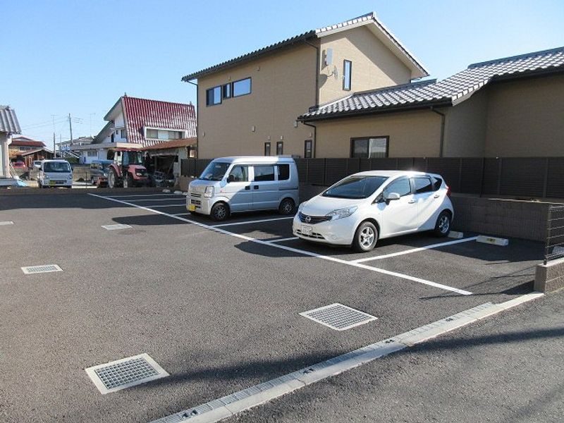 ミランダセレッソサード 駐車場