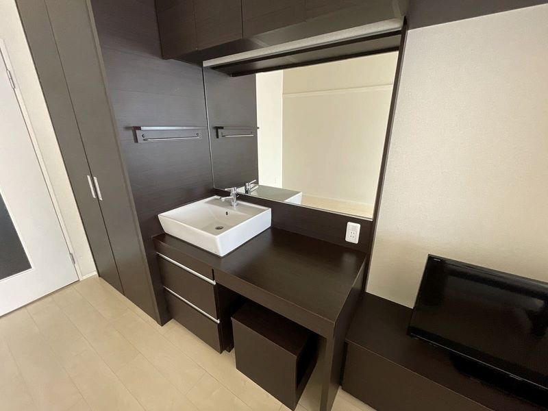 MIRANDA Cerezo Third Washroom