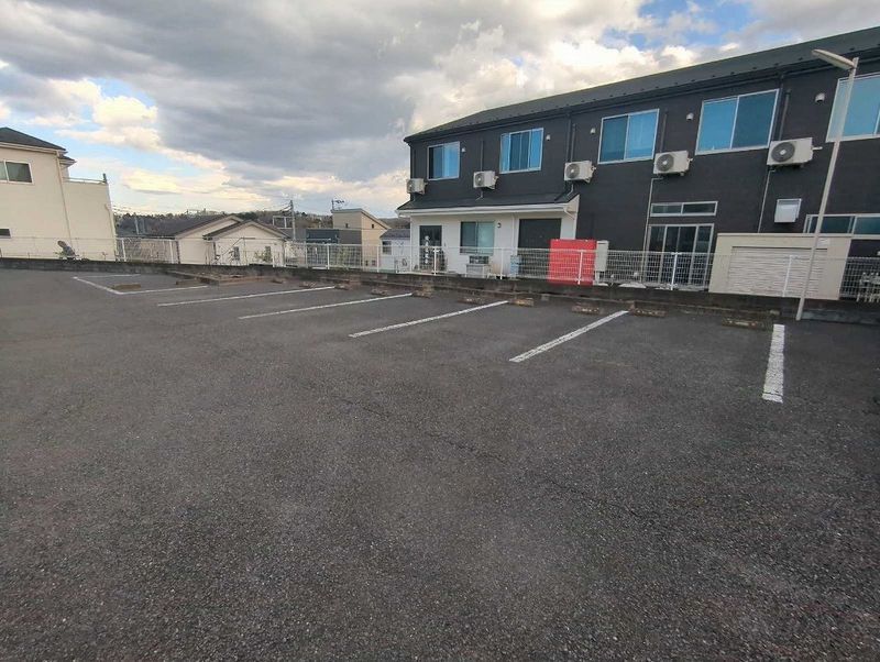 leopalace Jeunesse III Parking lot