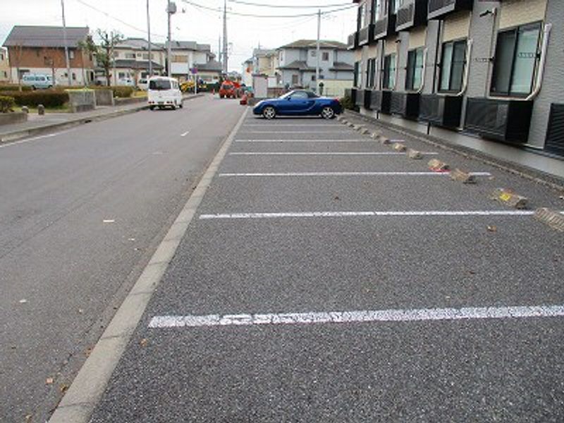 レオパレスインフィニティー 駐車場