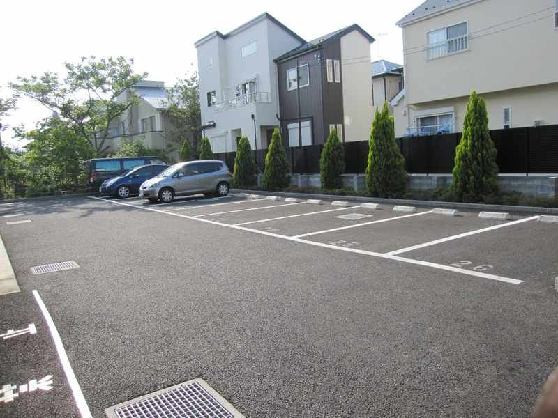 レオパレス菱沼 駐車場