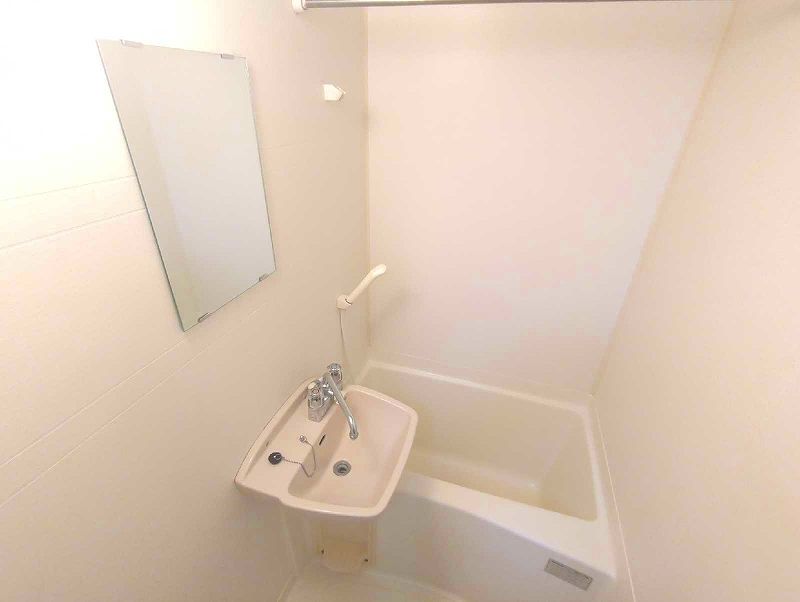 leopalace Aurora Bathroom