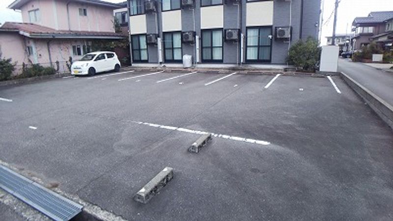 レオパレスソレイユ２２ 駐車場