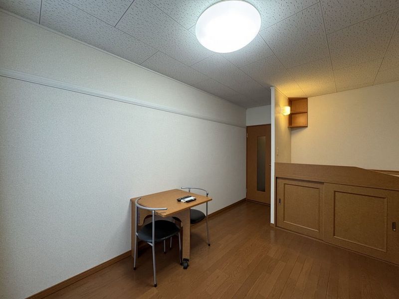 レオパレスアツモリ 居間