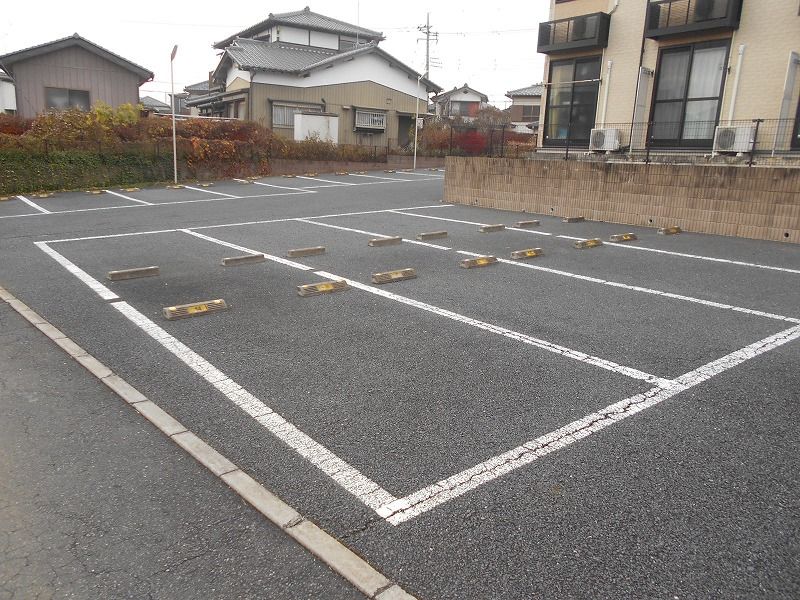 レオパレスあさひ 駐車場