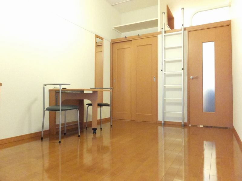レオパレスオータム 居間