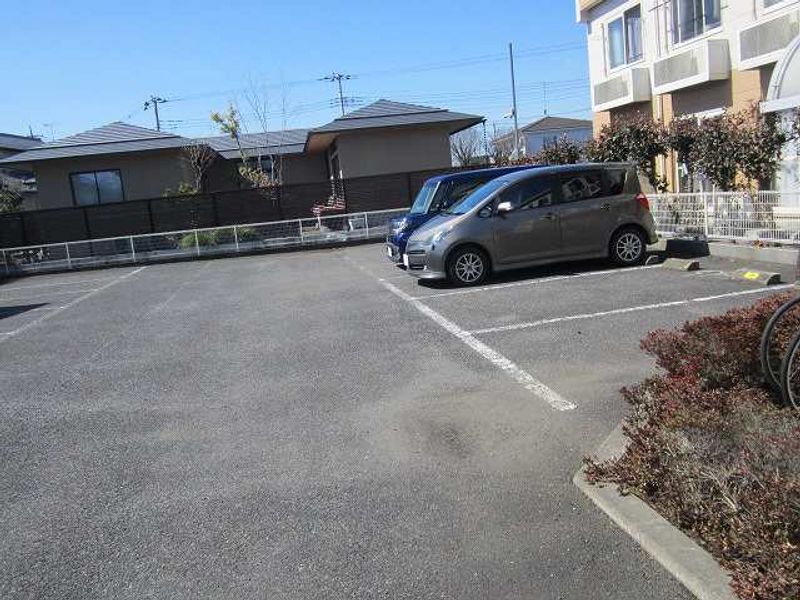 レオパレス本丸Ⅱ 駐車場