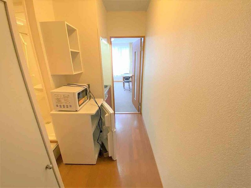 レオパレス東屋形 玄関