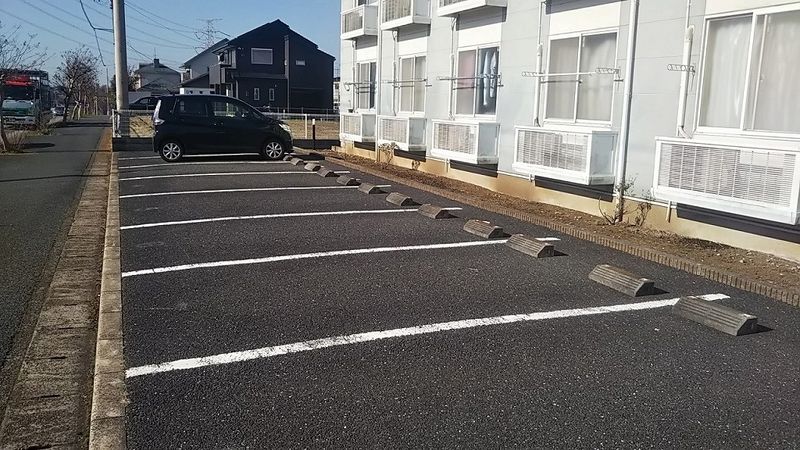 レオパレスれんげそう 駐車場