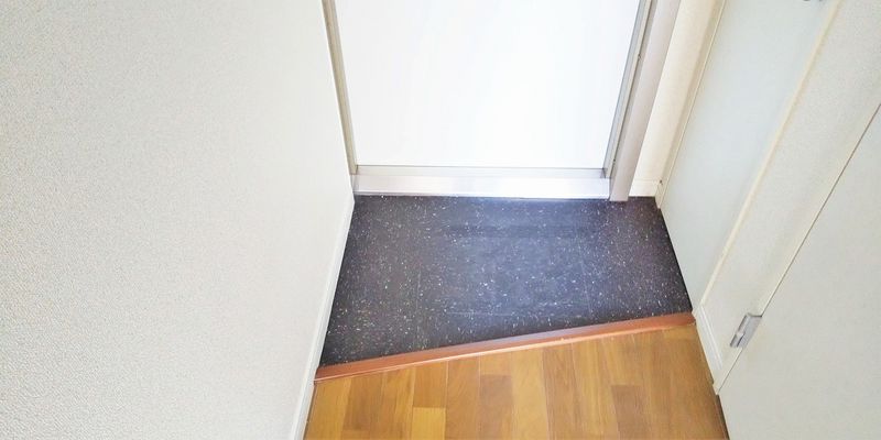 レオパレスシャルム 玄関