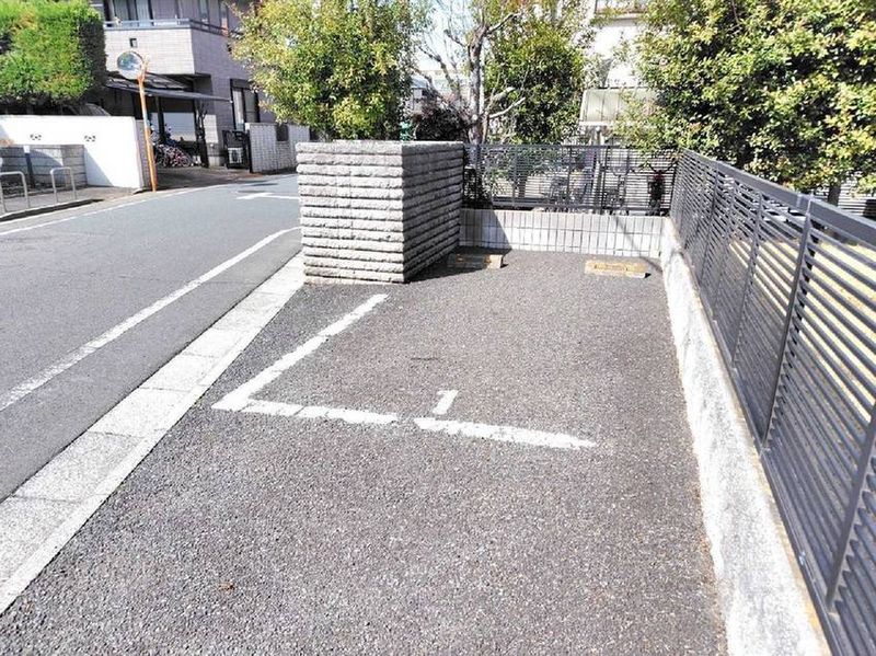 leopalace KAWASHI 주차장