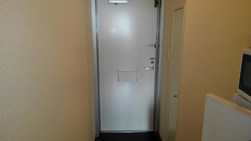 レオパレスエスターテ 玄関