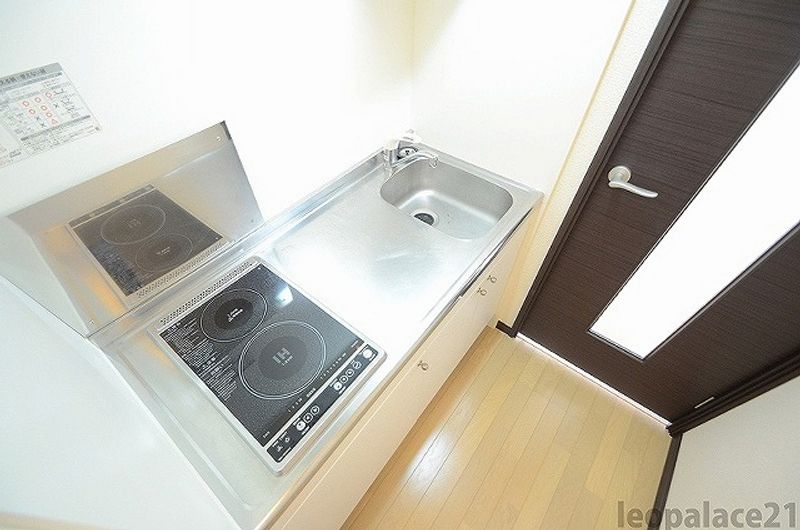 レオネクストＥＡＳＴＬＥＡＦⅢ キッチン
