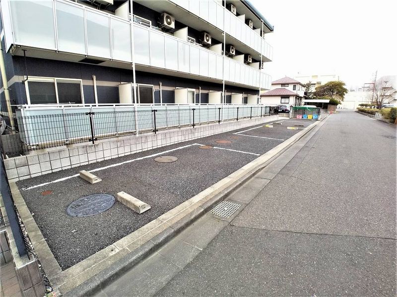レオネクストヒマワリ 駐車場