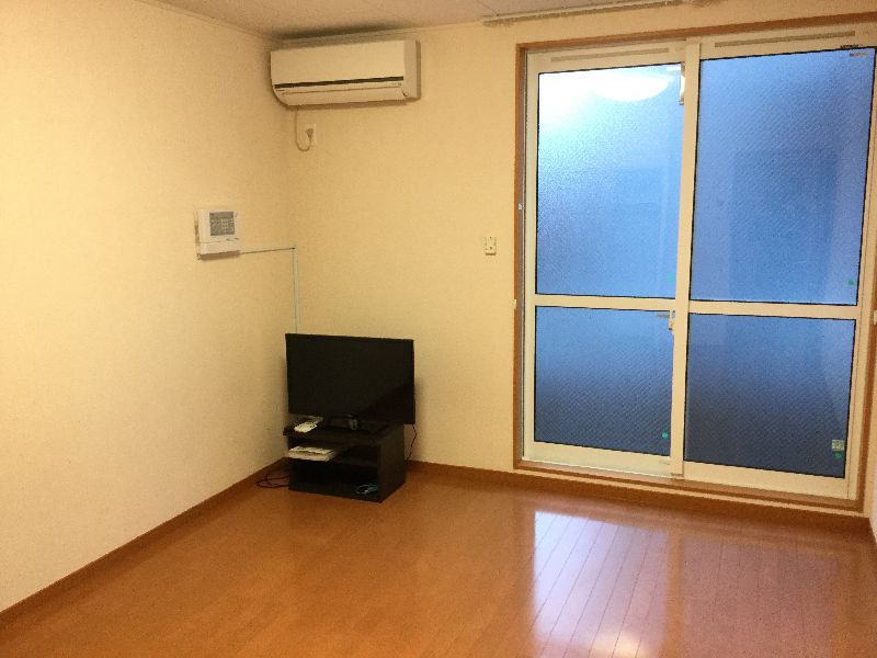 レオパレスひなた 居間