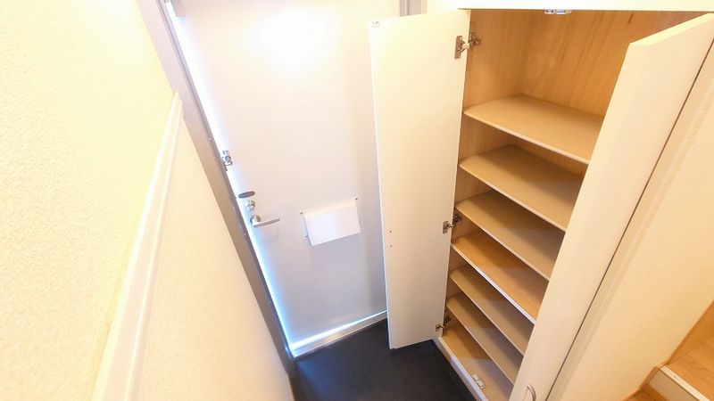 レオパレスサントラップミナミ 玄関