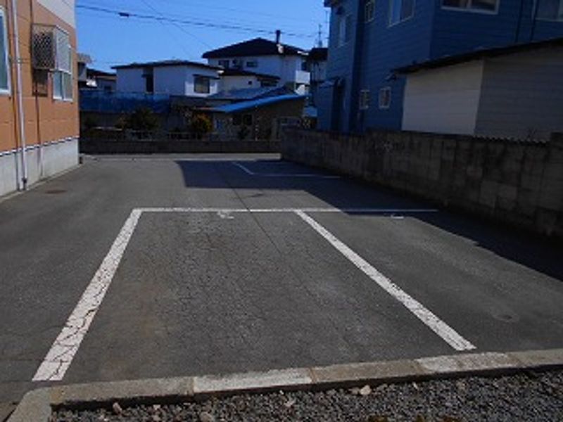 レオパレス三内 駐車場