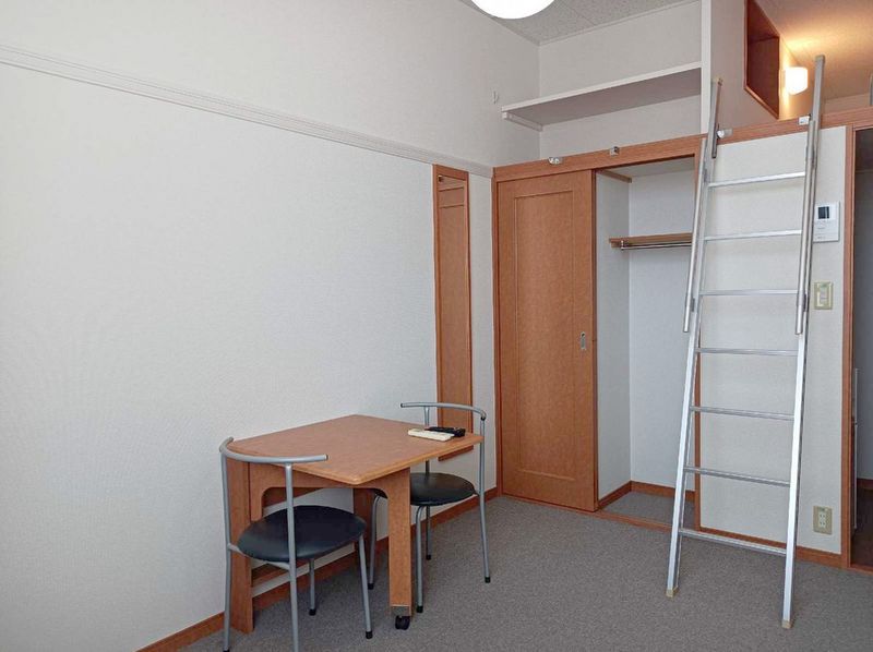 レオパレスサニーヒル紫原 居間