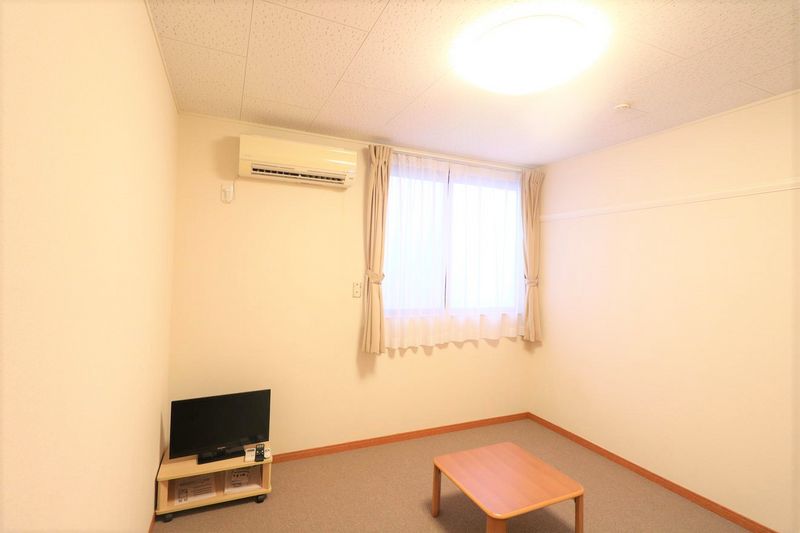 レオパレス宝ヶ池 居間
