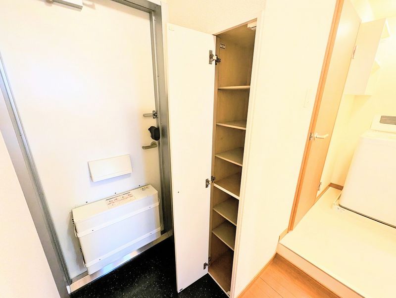 レオパレス夢見 玄関