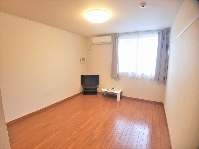 レオパレス浜川田 居間