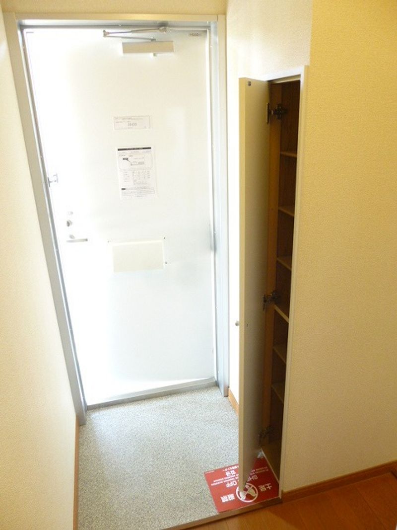 leopalace Hakodamachi K&K Entrance