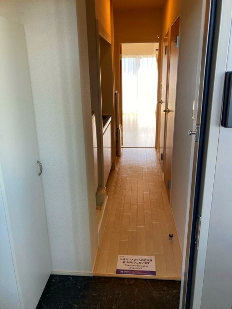 クレイノエンジョイライフ 玄関